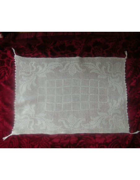 TOVAGLIETTA / CENTRO REALIZZATO AD UNCINETTO 70x50 cm