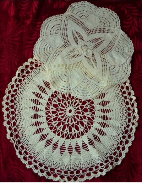 SET 2 CENTRI CREMA  REALIZZATI A MANO AD UNCINETTO diam. 43/52 cm