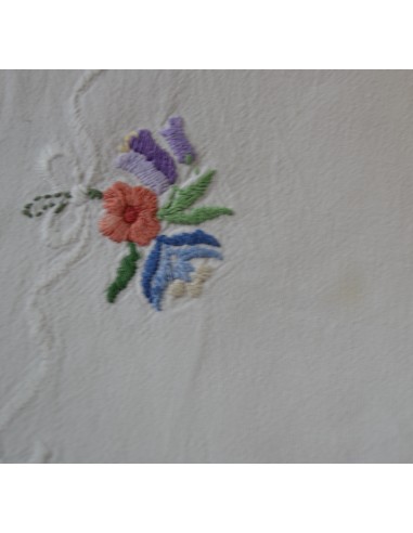 ANTICA TOVAGLIA RICAMATA A MANO130x130 cm