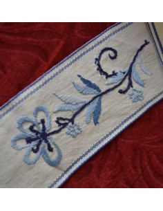 ANTICA STRISCIA DA MENSOLA  RICAMATA A MANO 2