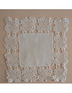 CENTRO CON BORDO REALIZZATO A MANO AD UNCINETTO 44x44 cm