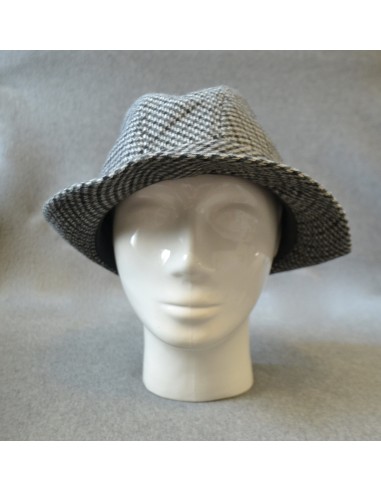 CAPPELLO  NERO tg. 55/56