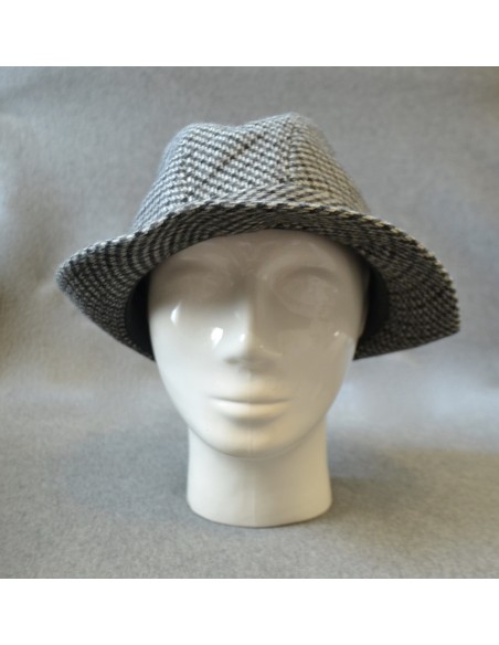 CAPPELLO  NERO tg. 55/56