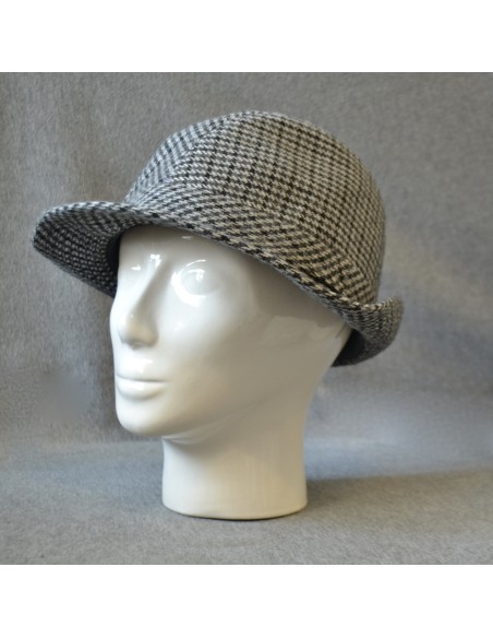 CAPPELLO  NERO tg. 55/56