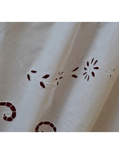ANTICA TOVAGLIA RICAMATA A MANO115x140 cm
