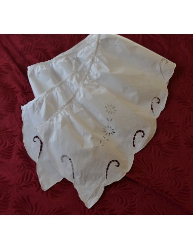 ANTICA TOVAGLIA RICAMATA A MANO115x140 cm