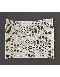 CENTRO REALIZZATO A MANO AD UNCINETTO 29x23cm