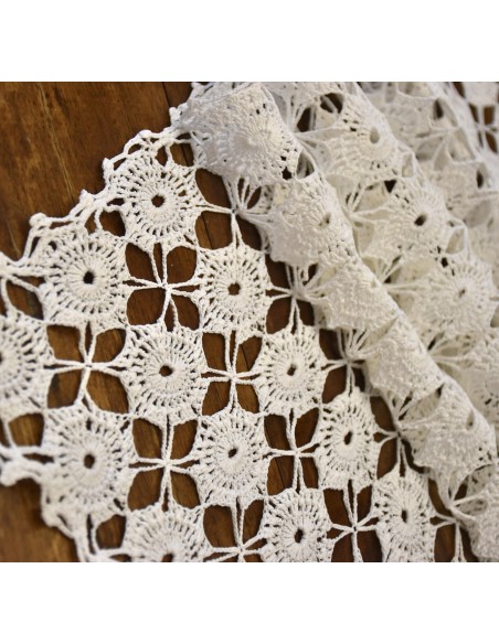 CENTRO REALIZZATO A MANO AD UNCINETTO 130x28