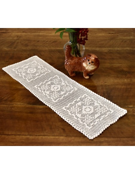 CENTRO REALIZZATO A MANO AD UNCINETTO 53x17