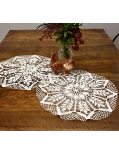 DUE CENTRI REALIZZATI A MANO AD UNCINETTO diam. 45 cm