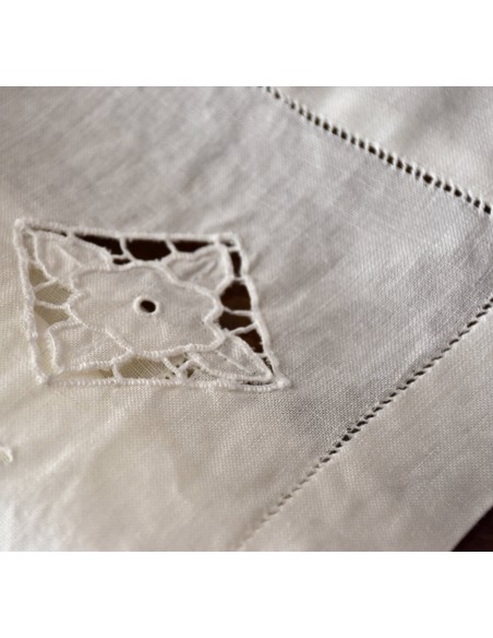 TENDINA RICAMATA A MANO 136x44  cm