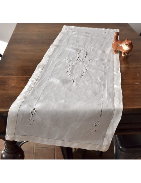 TENDINA RICAMATA A MANO 136x44  cm