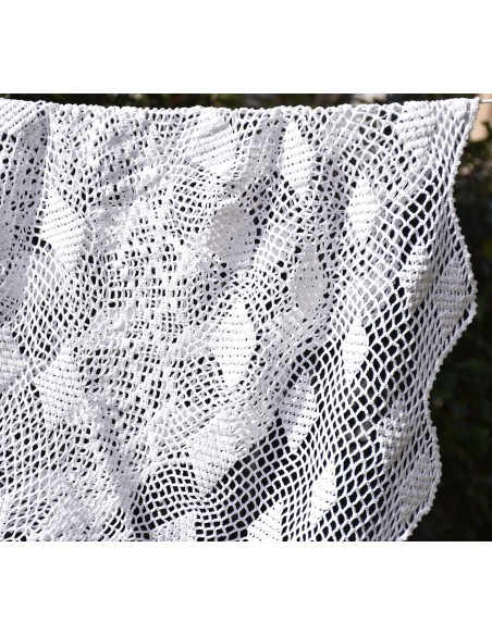 COPRITAVOLO  REALIZZATO AD UNCINETTO diam. 150 cm