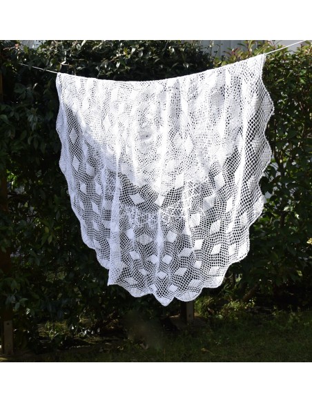 COPRITAVOLO  REALIZZATO AD UNCINETTO diam. 150 cm