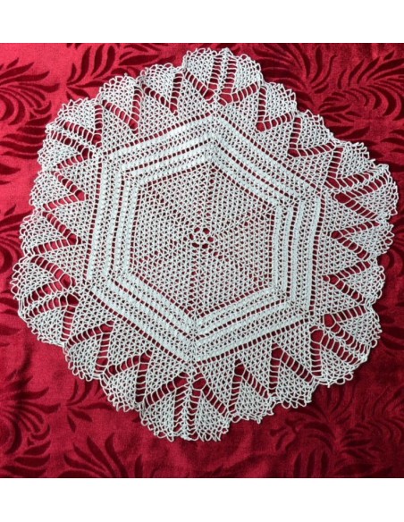 CENTRO REALIZZATO A MANO AD UNCINETTO diam.47cm