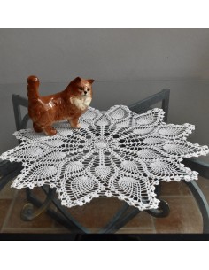 CENTRO  REALIZZATO A MANO AD UNCINETTO diam. 41