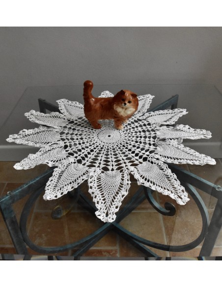 CENTRO  REALIZZATO A MANO AD UNCINETTO diam. 55