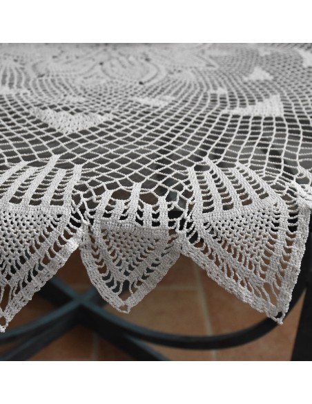 TOVAGLIETTA REALIZZATA AD UNCINETTO diam. 81cm