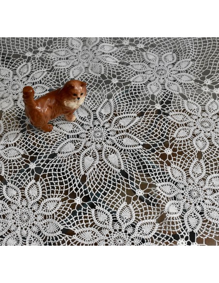 TOVAGLIETTA REALIZZATA AD UNCINETTO diam. 113cm