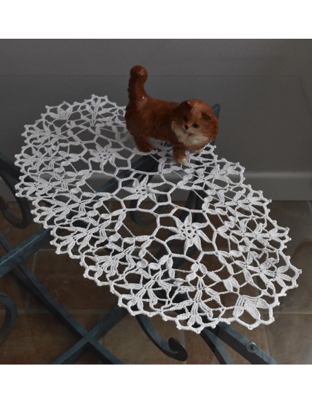 CENTRO  REALIZZATO A MANO AD UNCINETTO 51x31