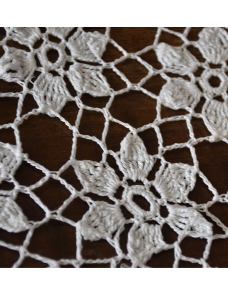 DUE CENTRI REALIZZATI A MANO AD UNCINETTO