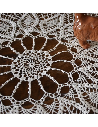 CENTRO  REALIZZATO A MANO AD UNCINETTO diam. 65