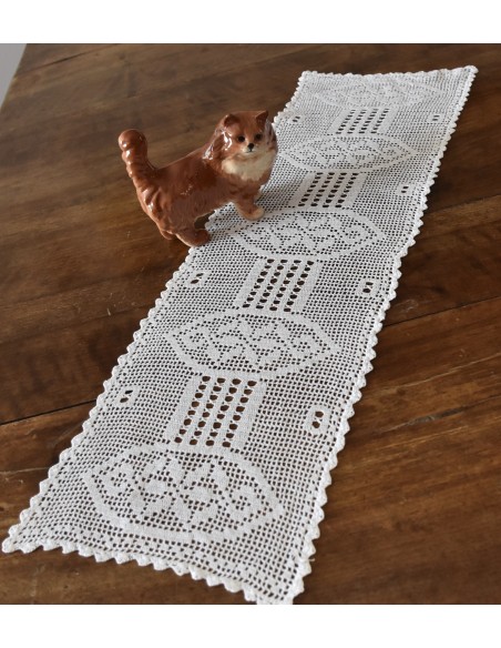 CENTRO REALIZZATO A MANO AD UNCINETTO 67x22