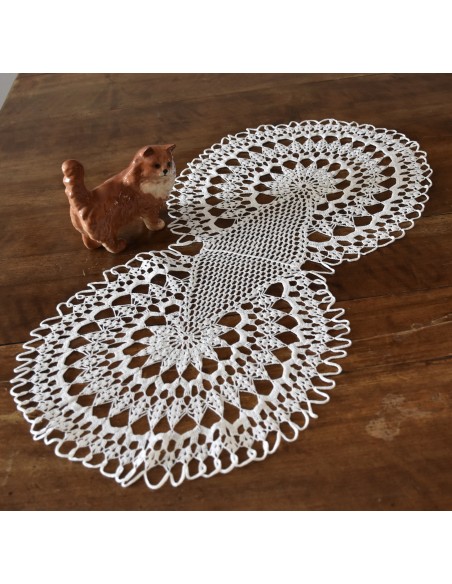 CENTRO REALIZZATO A MANO AD UNCINETTO 69x32