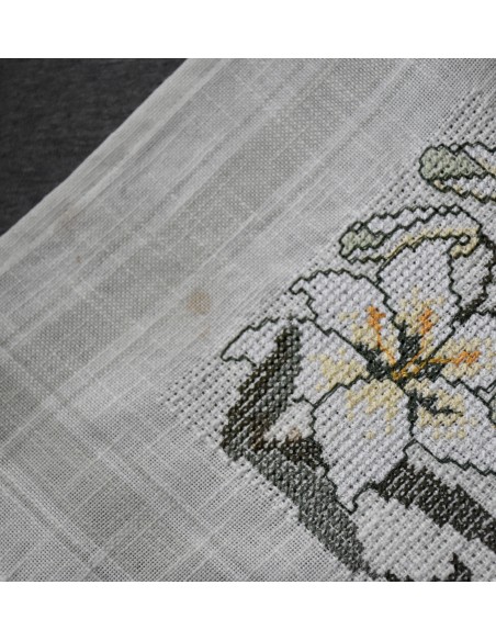 TOVAGLIETTA  RICAMATA A MANO  85x85 cm