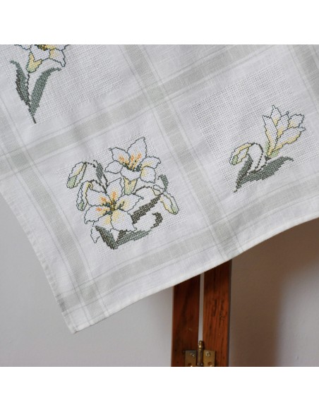 TOVAGLIETTA  RICAMATA A MANO  85x85 cm