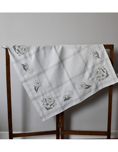 TOVAGLIETTA  RICAMATA A MANO  85x85 cm