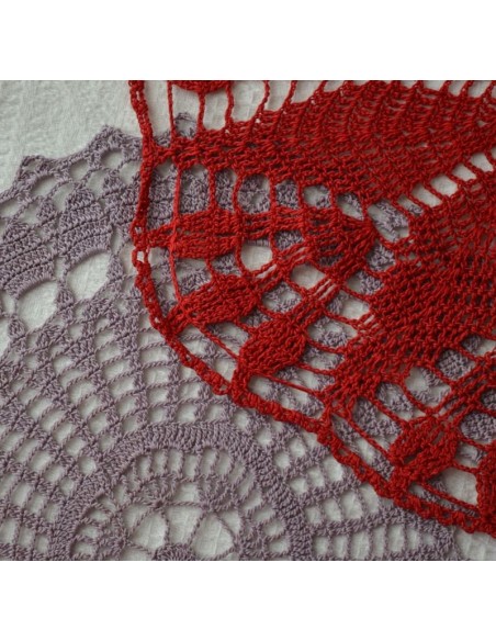 DUE CENTRI  REALIZZATI A MANO AD UNCINETTO