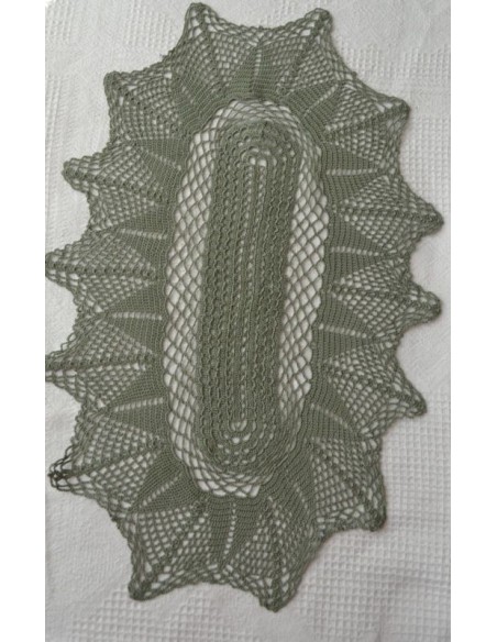 CENTRO REALIZZATO A MANO AD UNCINETTO 62x42