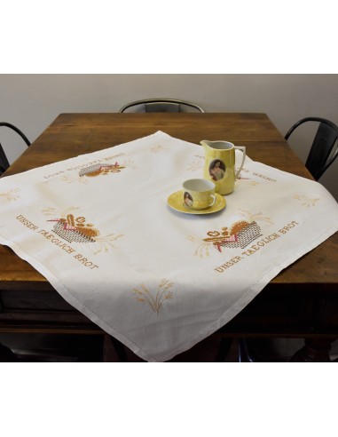 TOVAGLIETTA  RICAMATA A MANO 82x82 cm