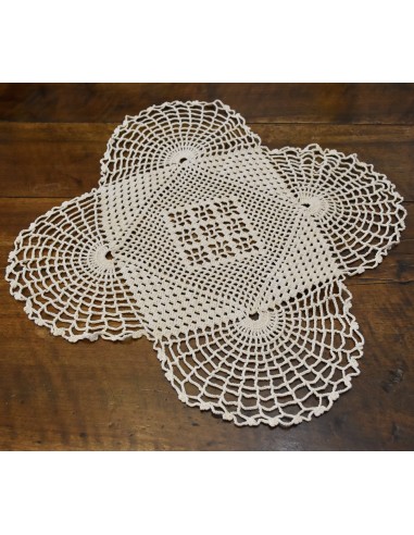 3 CENTRI  REALIZZATI AD UNCINETTO