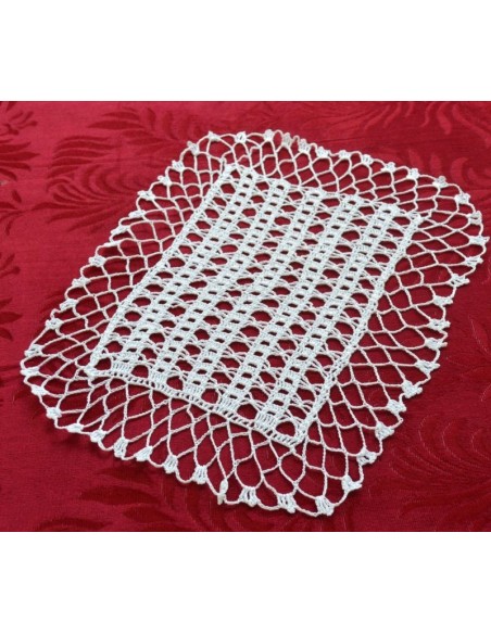 CENTRO REALIZZATO A MANO AD UNCINETTO 37x29 cm