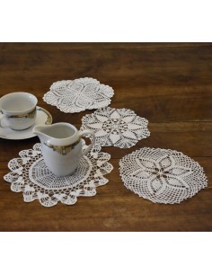 SET 4 CENTRI REALIZZATI  AD UNCINETTO