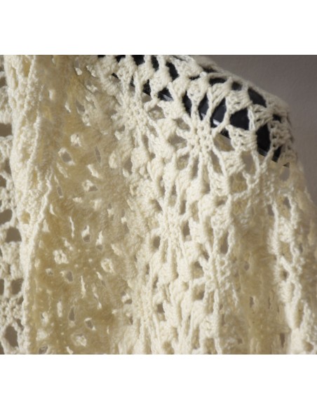 SCIALLE CREMA REALIZZATO AD UNCINETTO