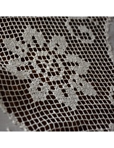 TOVAGLIETTA CON  FILET A RETE 83x83 cm 2