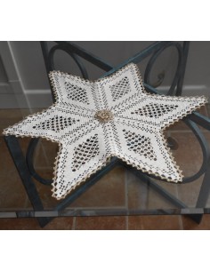  CENTRO REALIZZATO A MANO AD UNCINETTO  diam.46cm