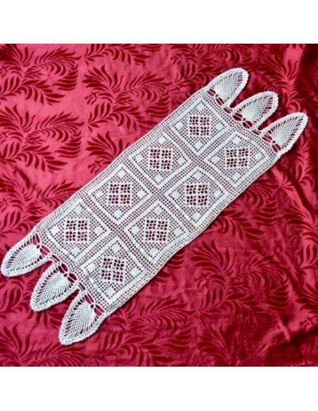 CENTRO REALIZZATO A MANO AD UNCINETTO 80x28 cm