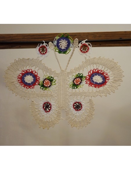 FARFALLA REALIZZATA A MANO AD UNCINETTO