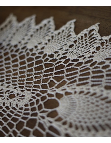 CENTRO REALIZZATO A MANO AD UNCINETTO 85x33cm ECRù