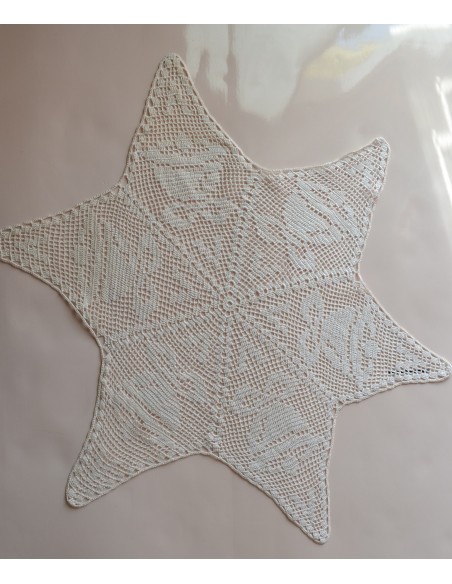 TOVAGLIETTA "CAMPANELLI" REALIZZATA A MANO AD UNCINETTO diam. 85 cm