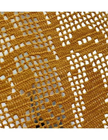 CENTRO  REALIZZATO A MANO AD UNCINETTO 50x25 cm