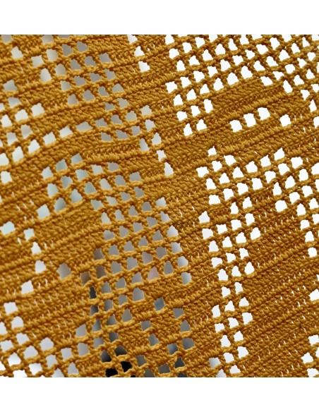 CENTRO  REALIZZATO A MANO AD UNCINETTO 50x25 cm