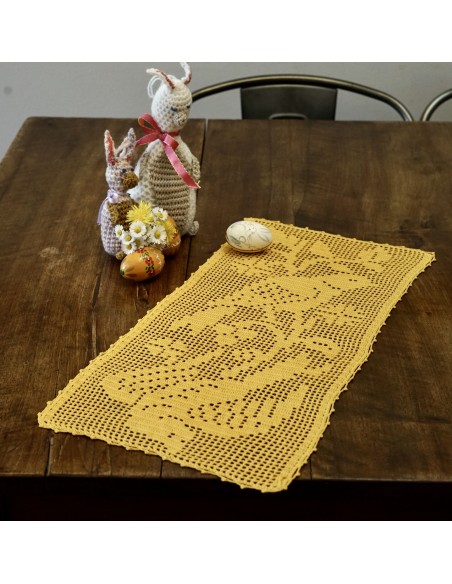 CENTRO  REALIZZATO A MANO AD UNCINETTO 50x25 cm