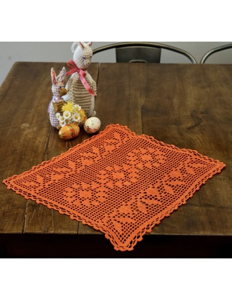 CENTRO  REALIZZATO A MANO AD UNCINETTO 36x33 cm