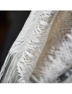 PONCHO BIANCO  IN PIZZO 2