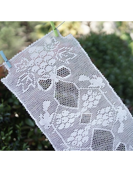 CENTRO REALIZZATO A MANO AD UNCINETTO 79x37cm